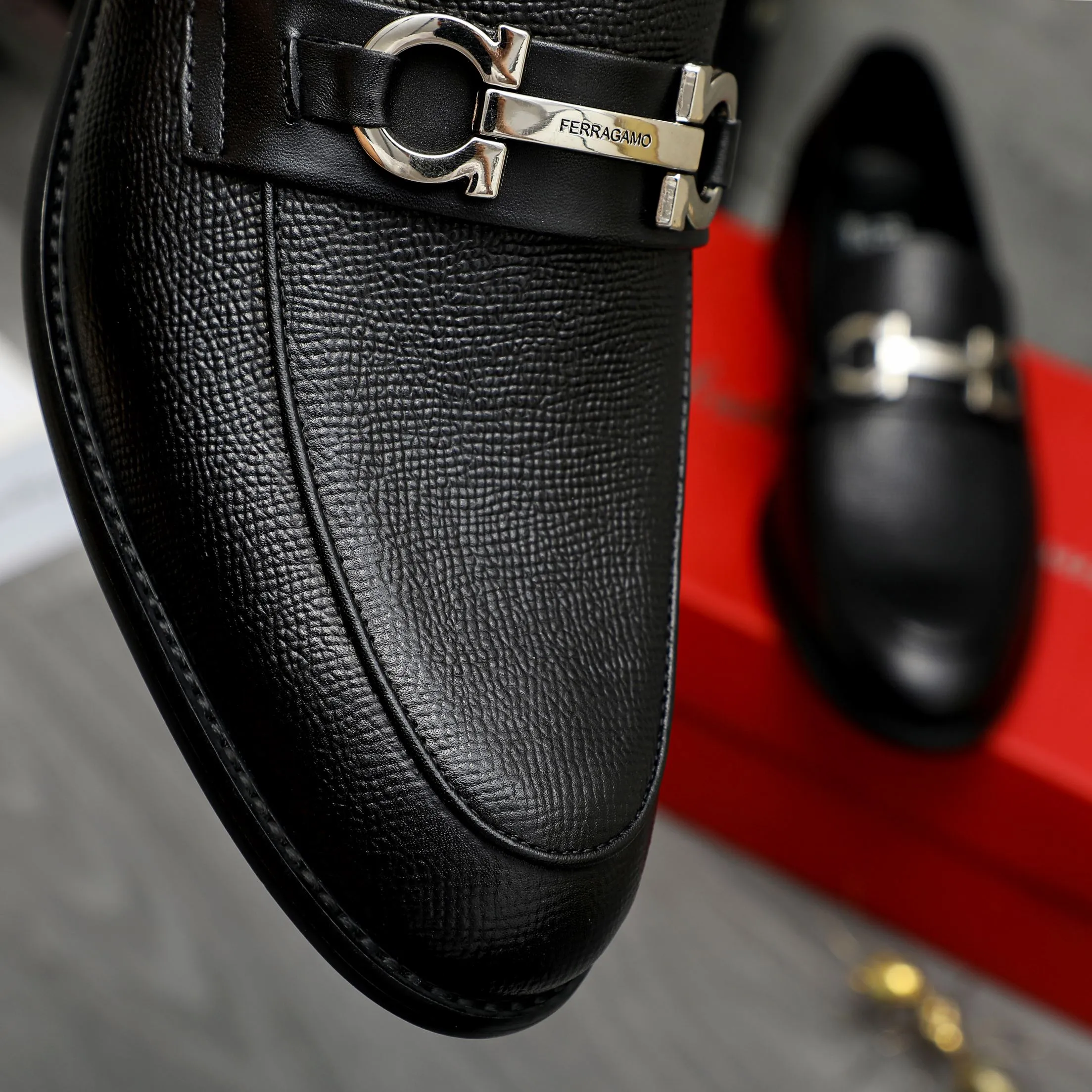 Men's shoes 💰420 Product trademark: Ferragamo "Ferragamo" business slip-on leather shoes Regular size: 39-45 (38.46 custom-made, non-returnable) Product materials: Selected high-quality pebbled cowhide upper, sheepskin lining, original rubber outsole